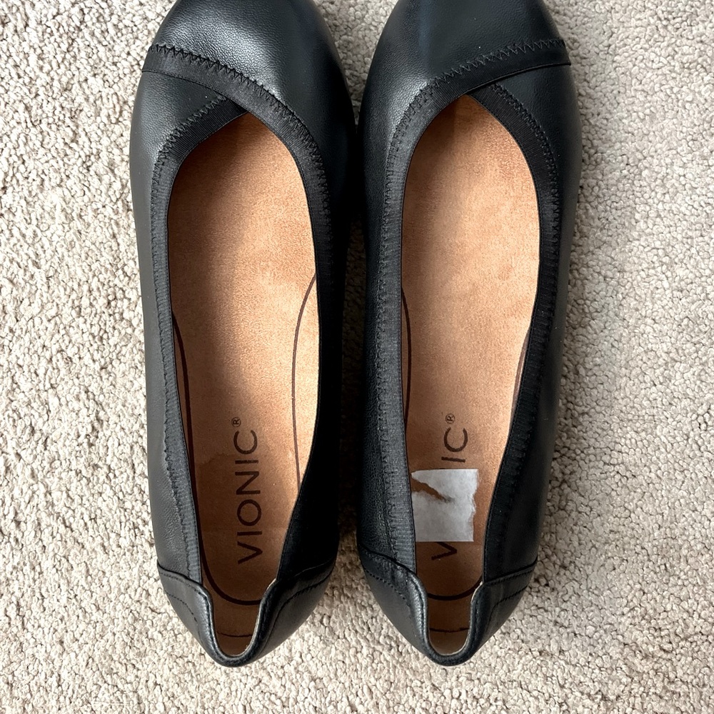 Brand new Vionic black flats ladies size 6